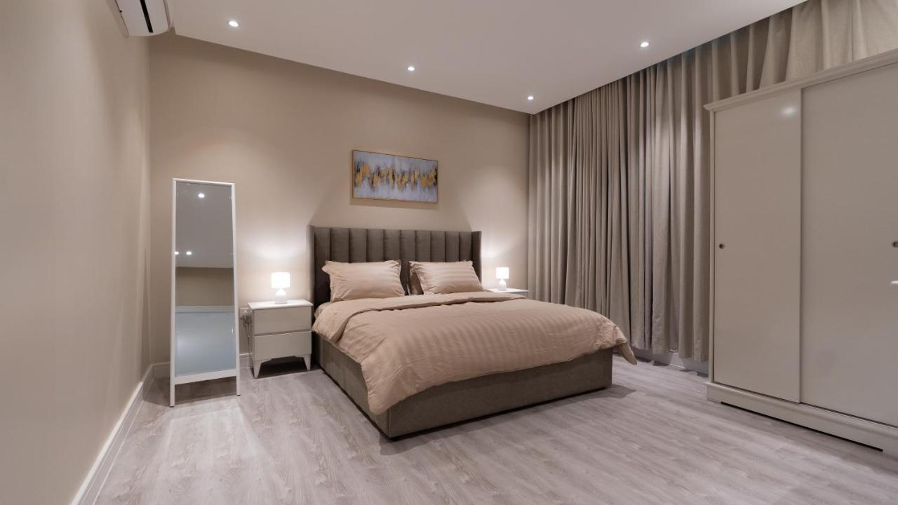 Emaar Business Gate Al Murouj - A Apartment *